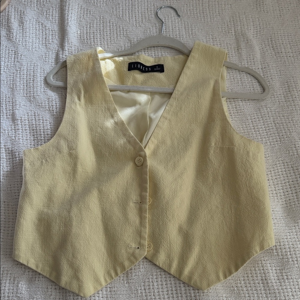 Lioness Light Yellow Sleeveless Vest